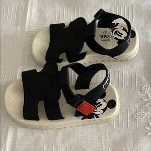 Zara Disney Black and Cream Kids Sandals 24 month/8